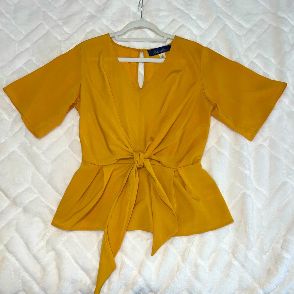 Boutique Mustard Yellow V-Neck Tie-Front Top - Small